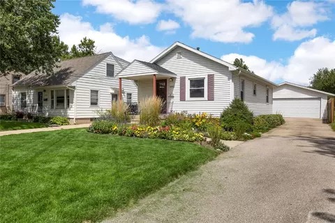 1252 30th St NE, Cedar Rapids, IA 52402