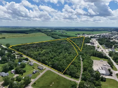 Iowa Rd., Center Point, IA 52402