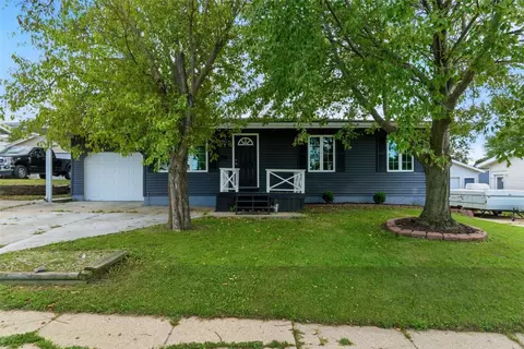 5111 E Avenue Ave NW, Cedar Rapids, IA 52405 photo 1