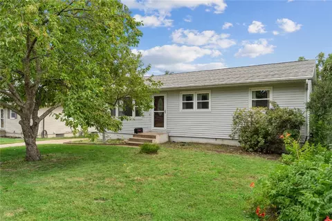1721 34th St NE, Cedar Rapids, IA 52402
