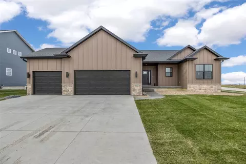 3468 Quartz Dr, Marion, IA 52302