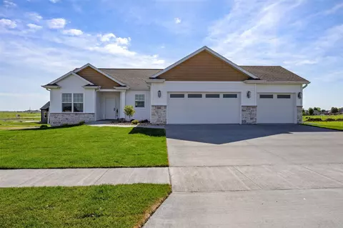 3461 Winchester Dr, Marion, IA 52302