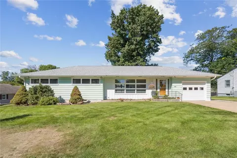 1550 Maplecrest Dr, Marion, IA 52302