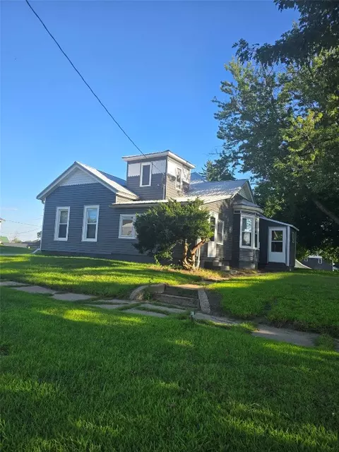 406 Broadway St, Oxford Junction, IA 52323