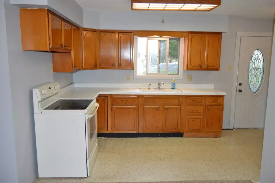 Kitchen - 1014 A Ave, Vinton, IA 52349 photo 2 of 3