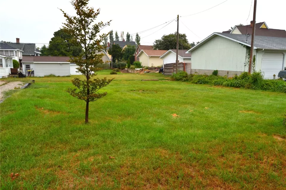 Exterior - 1014 A Ave, Vinton, IA 52349 photo 4 of 5