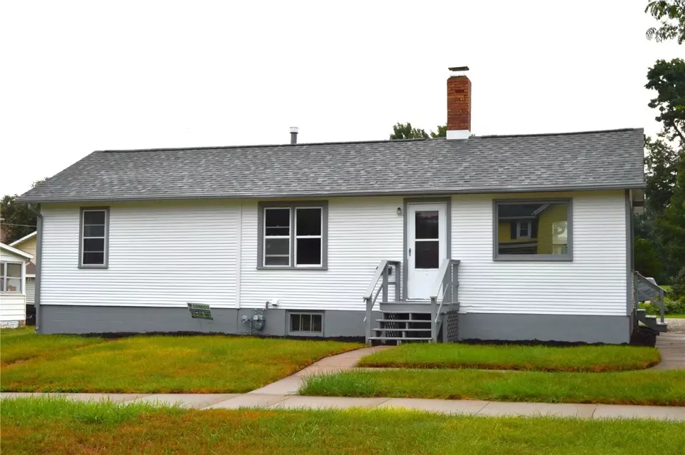 Exterior - 1014 A Ave, Vinton, IA 52349 photo 5 of 5