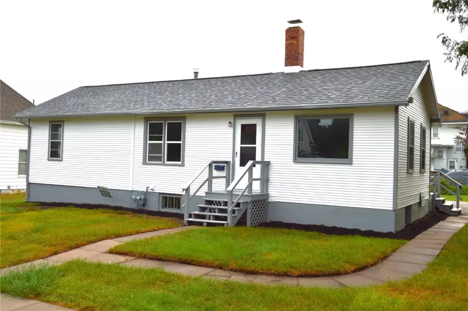 Exterior - 1014 A Ave, Vinton, IA 52349 photo 1 of 5