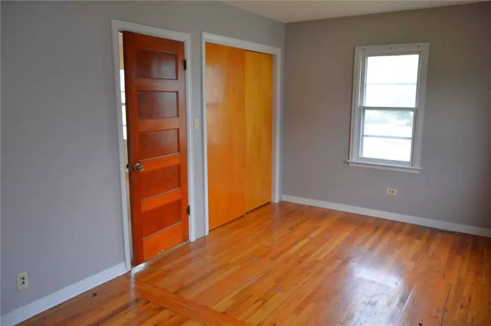 Bedroom - 1014 A Ave, Vinton, IA 52349 photo 3 of 5