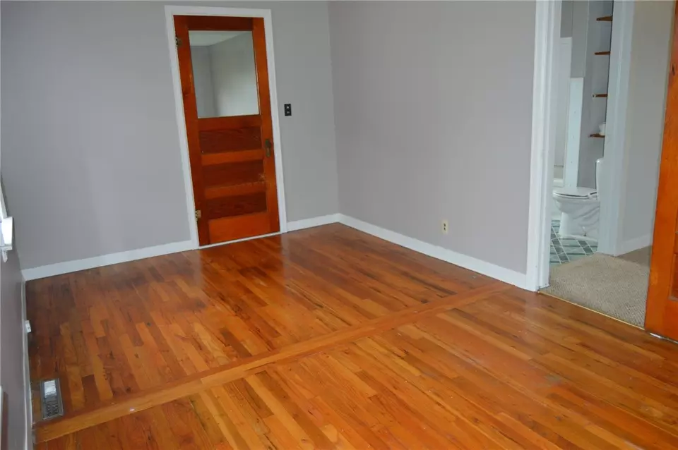 Bedroom - 1014 A Ave, Vinton, IA 52349 photo 2 of 5