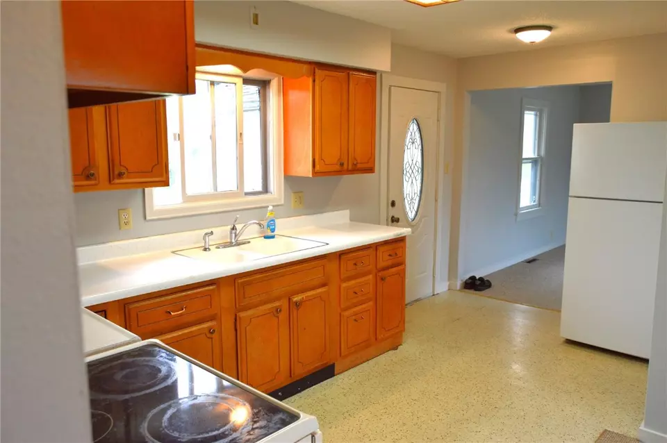 Kitchen - 1014 A Ave, Vinton, IA 52349 photo 3 of 3