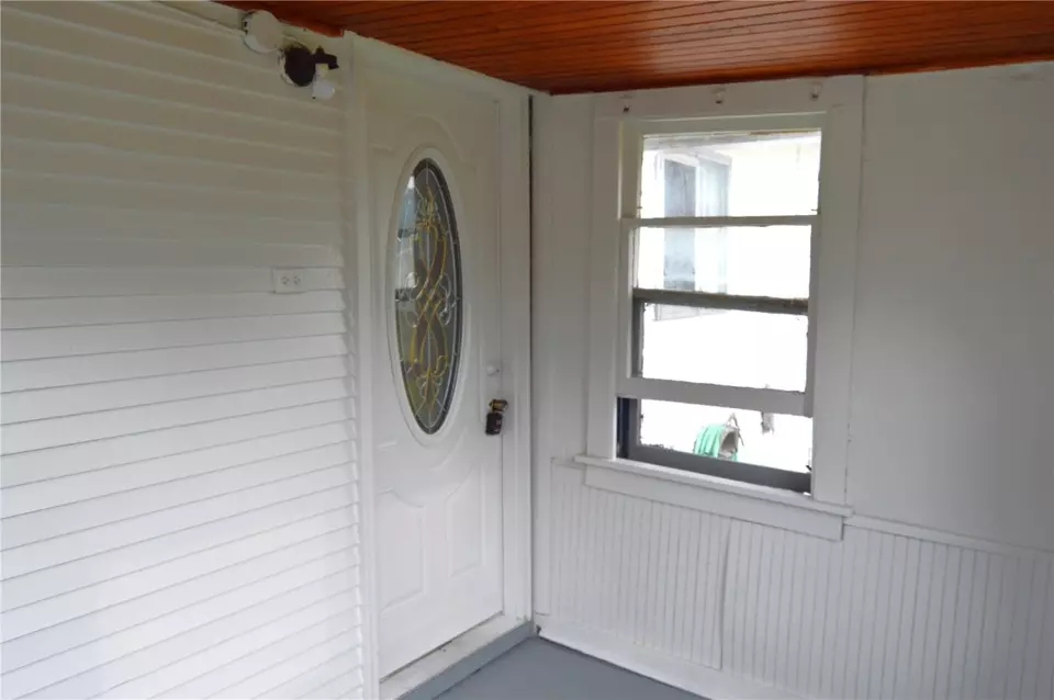 Exterior - 1014 A Ave, Vinton, IA 52349 photo 3 of 5