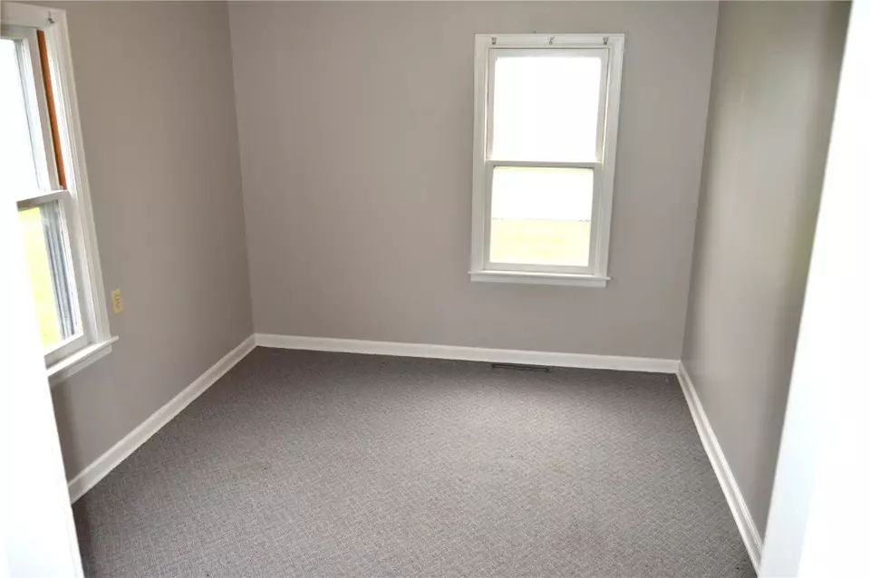 Bedroom - 1014 A Ave, Vinton, IA 52349 photo 5 of 5