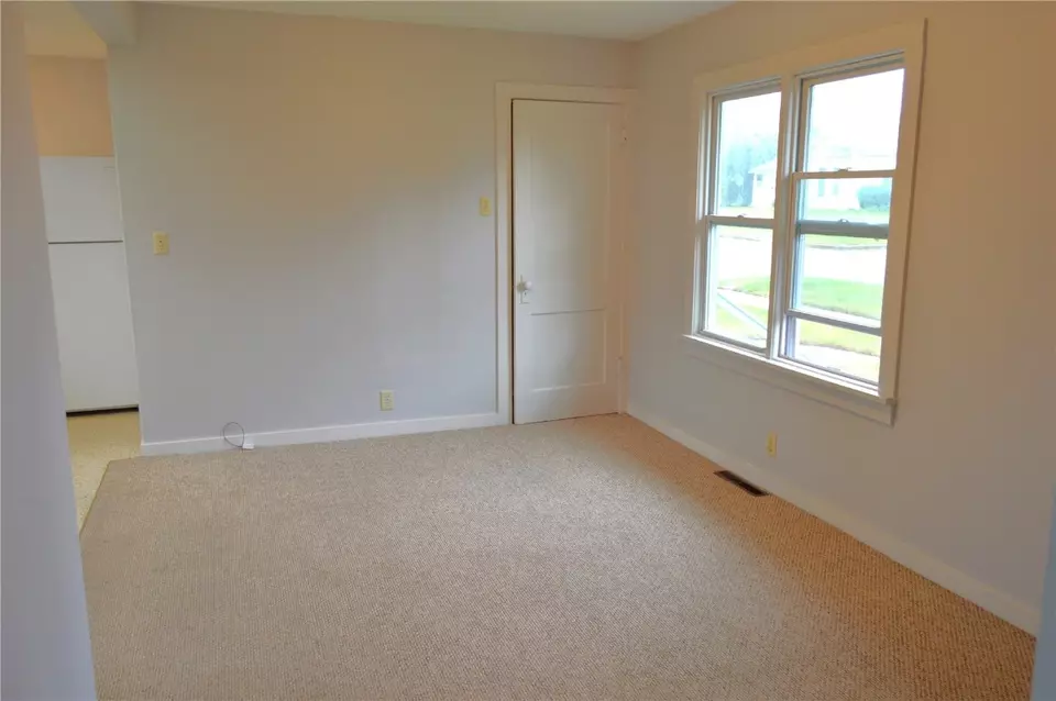 Living - 1014 A Ave, Vinton, IA 52349 photo 3 of 3