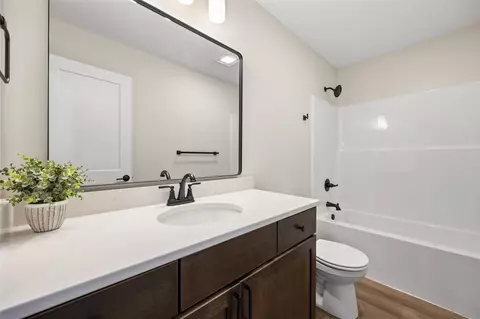 Bath - 160 Bethany Loop SW #C, Cedar Rapids, IA 52404 photo 2 of 2