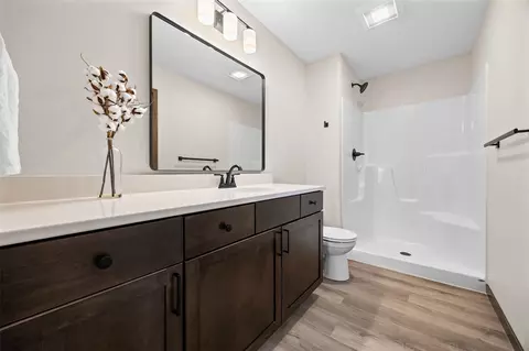 Bath - 160 Bethany Loop SW #C, Cedar Rapids, IA 52404 photo 1 of 2