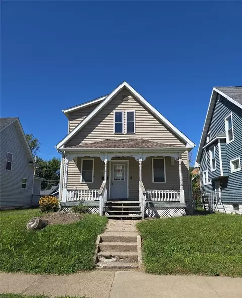804 SW N St, Cedar Rapids, IA 52404