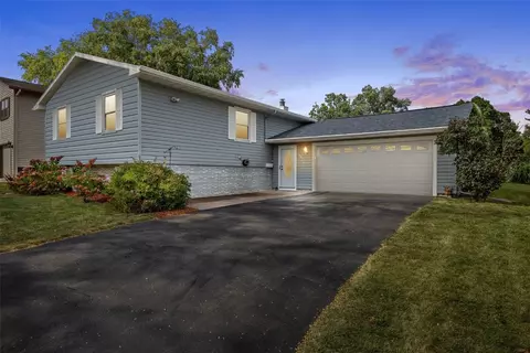 1814 Shawnee Ct NW, Cedar Rapids, IA 52405
