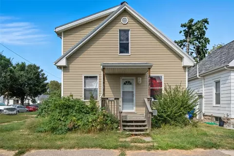 828 8th Ave SW, Cedar Rapids, IA 52404