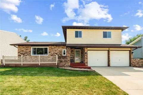 2451 28th Ave, Marion, IA 52302