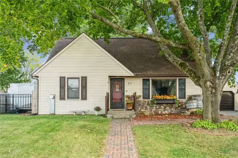 817 Timberline Rd, Monticello, IA 52310