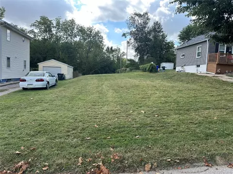 1227 19th Ave SW, Cedar Rapids, IA 52404