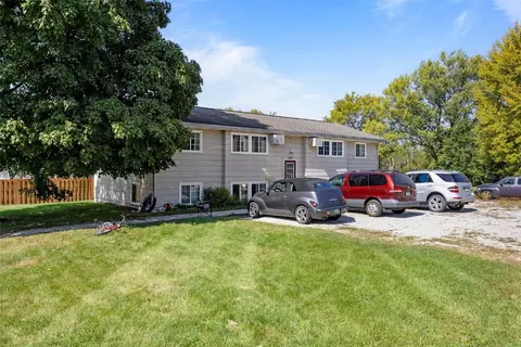 302 Maple Ln, Walker, IA 52352