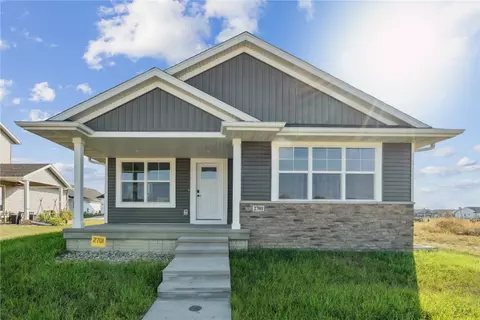 2701 Roycroft Dr, Marion, IA 52302