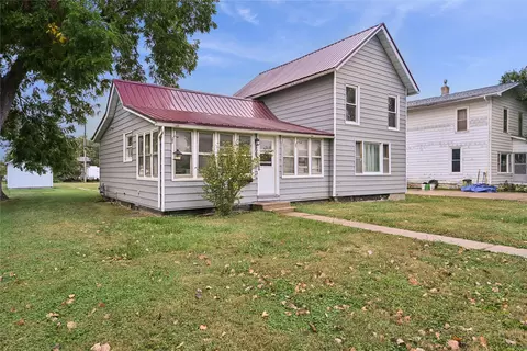 906 6th Ave, Belle Plaine, IA 52208