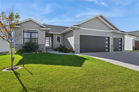 1335 Cedar Springs Dr, Marion, IA 52302