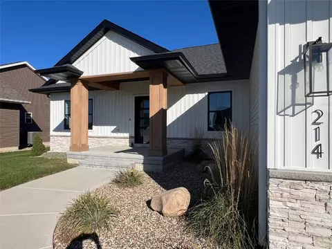 214 Williams Dr, Marion, IA 52302