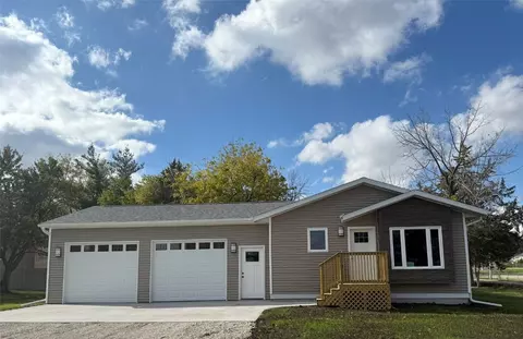 103 North St, Urbana, IA 52345