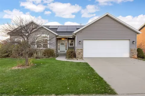 916 Blue Stone St NW, Cedar Rapids, IA 52405