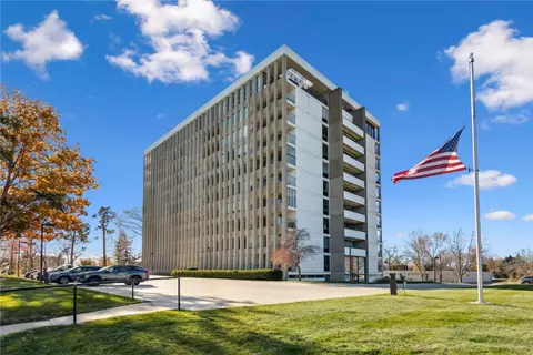 2222 1st Ave NE #307, Cedar Rapids, IA 52402