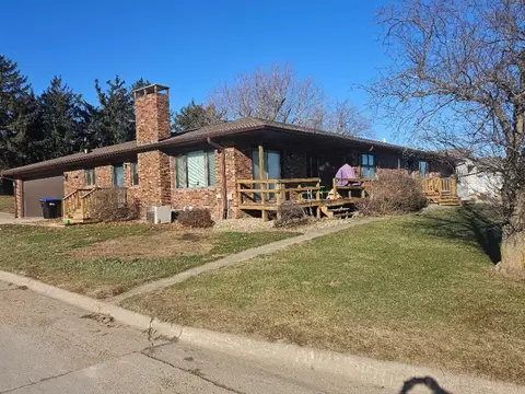 1604 13th Ave, Belle Plaine, IA 52208
