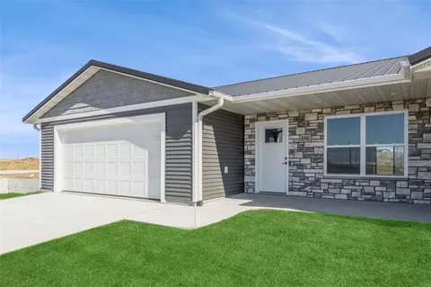 140 Towne Centre Dr, Urbana, IA 52345