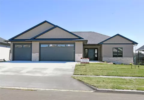 1821 Cottage Ridge Dr, Marion, IA 52302