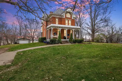 320 East St, Tipton, IA 52772