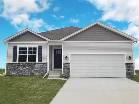 725 E Goldfinch Dr, Tiffin, IA 52340