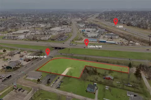 5015 Center Point Rd NE, Cedar Rapids, IA 52402