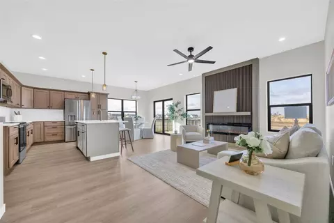 827 Indigo Dr, Palo, IA 52324