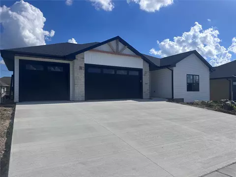 1845 Cottage Ridge Dr, Marion, IA 52302