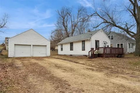 925 21st Ave SW, Cedar Rapids, IA 52404