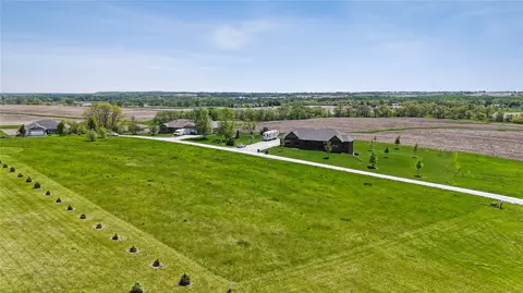 11 Windmill Ct, Riverside, IA 52235