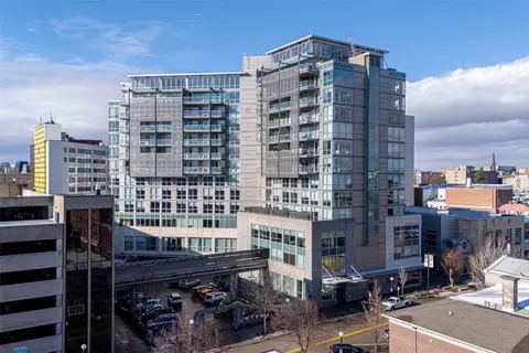 221 E College St #703, Iowa City, IA 52240