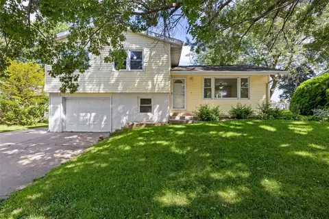 108 Parkview Ct, Tipton, IA 52772