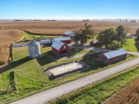 51 St Ln, Walker, IA 52213