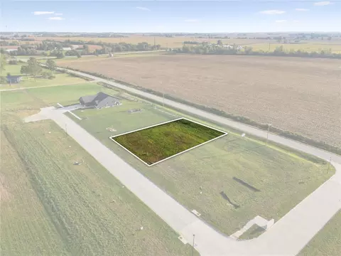 3320 Towne Ct, Robins, IA 52328