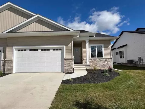 1298 Berkshire Ln, North Liberty, IA 52317