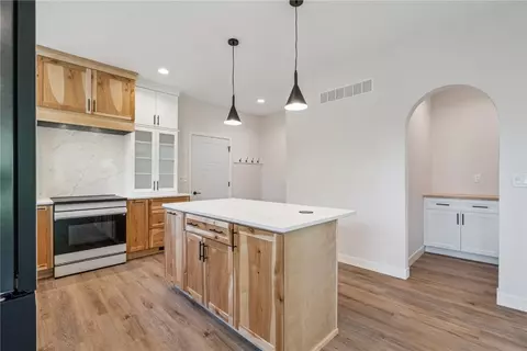 Kitchen - 6850 Pumpkin Patch Blvd, Cedar Rapids, IA 52403 photo 4 of 4
